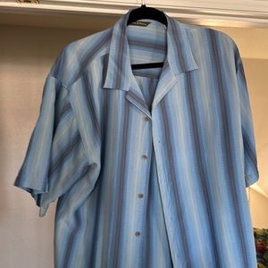 Very nice very clean Tommy Bahamas Mens shirt